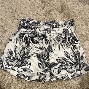 C&C California Monochrome Leaf Print Shorts